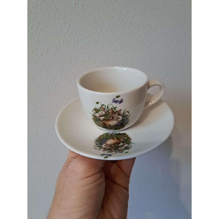 Kop en schotel met konijn en bloemen, porselein D7xH7cm - handgemaakt