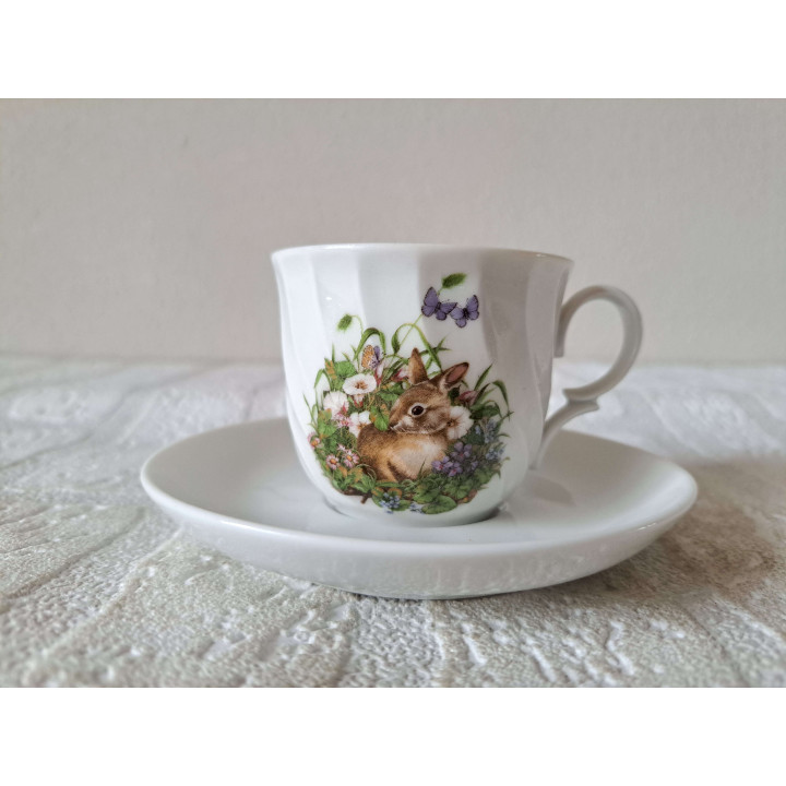 Kop en schotel met konijn en bloemen, porselein D11x67cm - handgemaakt