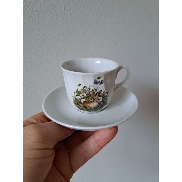 Kop en schotel met konijn en bloemen, porselein D11x67cm - handgemaakt