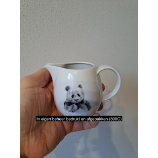 Melkkan met Pandabeer, porselein 11x7.5x8cm