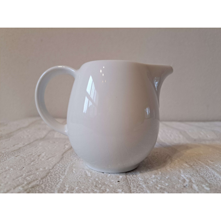 Melkkan met Pinguin, porselein 11x7.5x8cm - handgemaakt