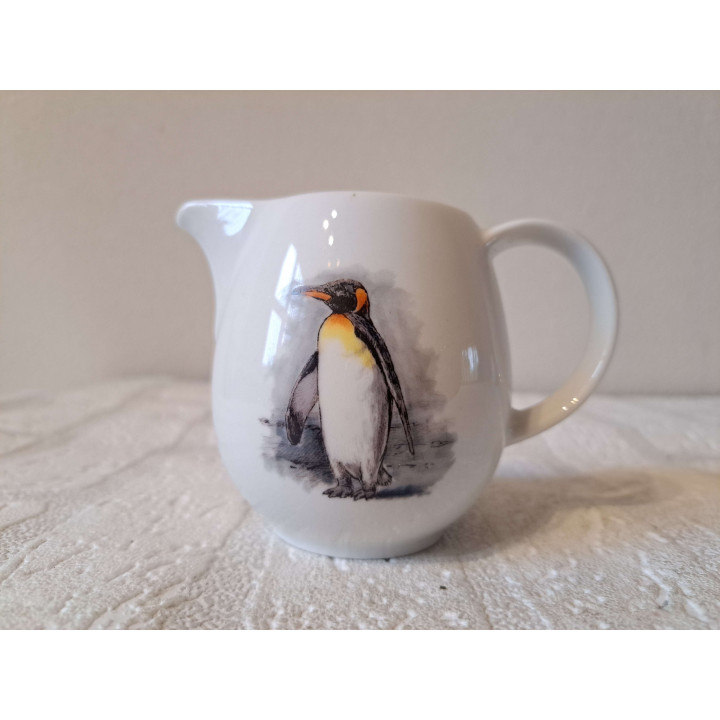 Melkkan met Pinguin, porselein 11x7.5x8cm - handgemaakt
