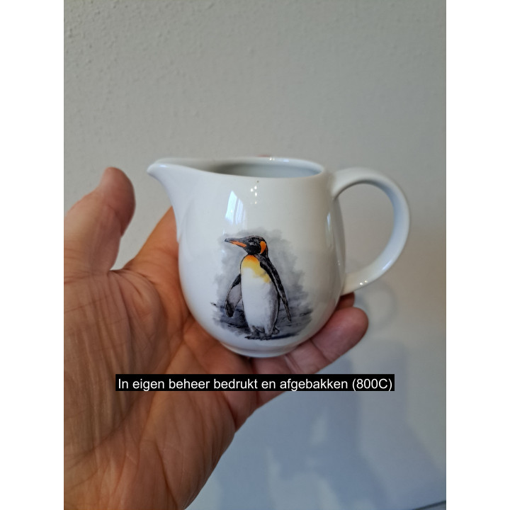 Melkkan met Pinguin, porselein 11x7.5x8cm