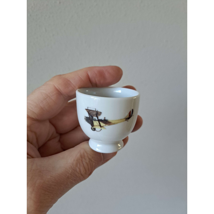 Eierdopje met Curtiss JN-4D vliegtuig, porselein D4.5xH4.5cm - handgemaakt