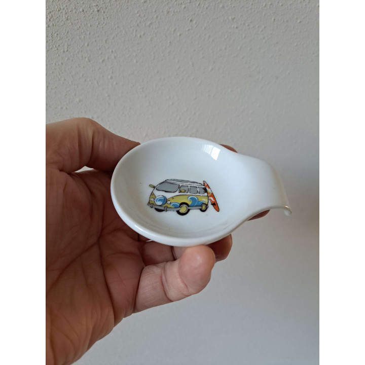 Amuseschaal met Volkswagen met surfplank, porselein 9x7x2cm - handgemaakt
