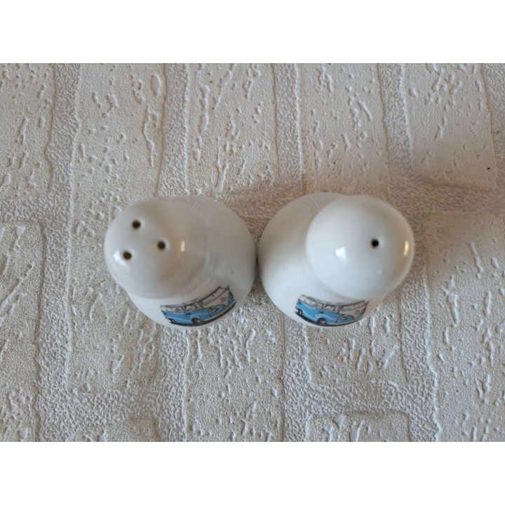 Volkswagen bus peper en zoutstel, porselein D5.5xH8cm lw - peper en zoutstellen
