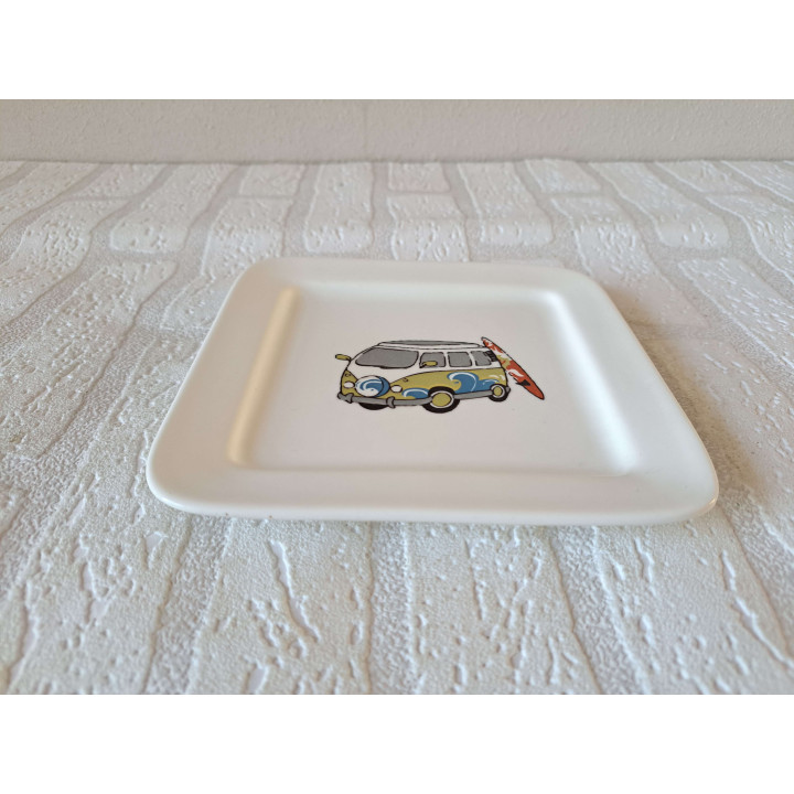 Ontbijtbord met Volkswagen en surfplank, porselein 17x17cm - handgemaakt