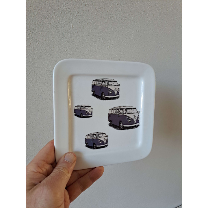 Ontbijtbord met blauwe Volkswagen bus, porselein 17x17cm - handgemaakt