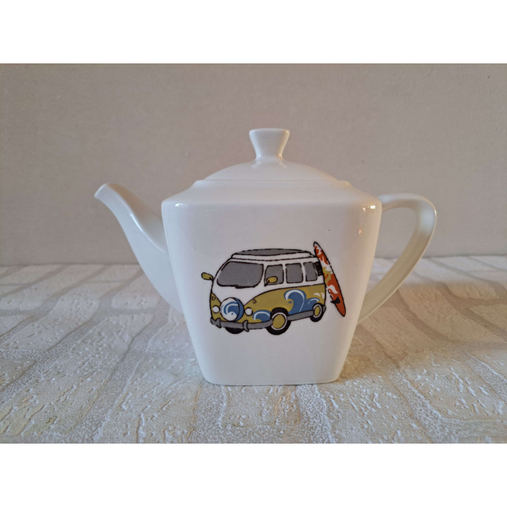 Koffiepot Volkswagen bus en surfplank, porselein 21x12x15cm - handgemaakt