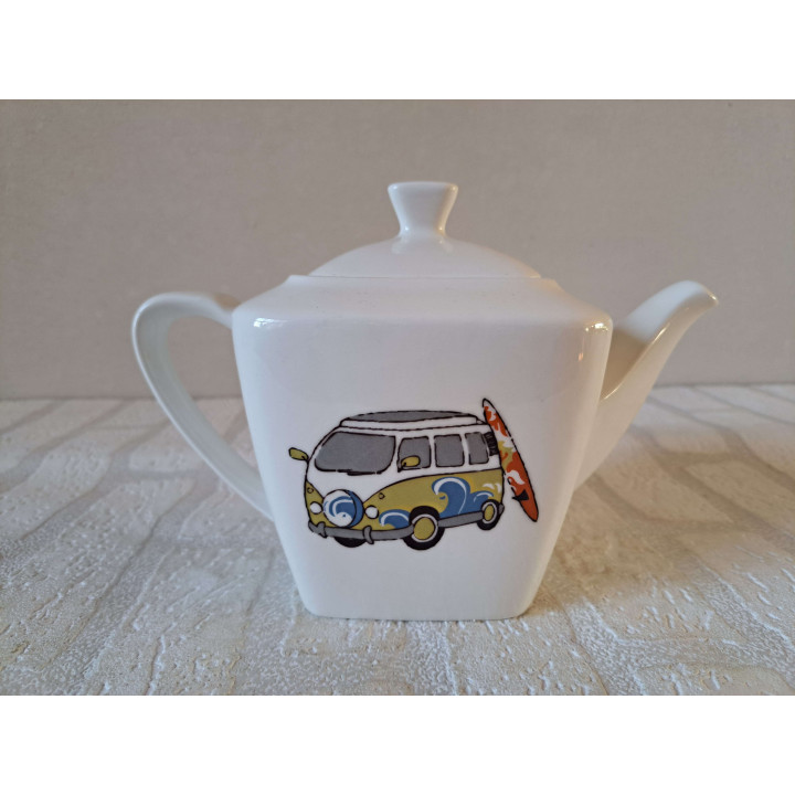 Koffiepot Volkswagen bus en surfplank, porselein 21x12x15cm - handgemaakt