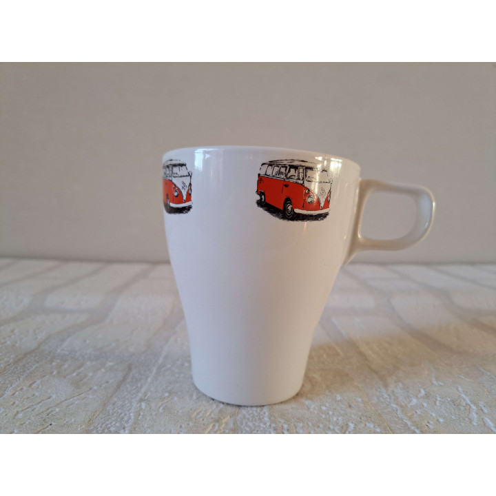 Beker met rode Volkswagen bus, porselein D8.5xH10cm - handgemaakt