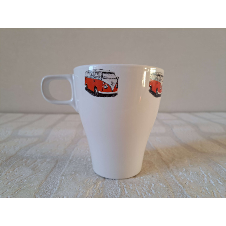 Beker met rode Volkswagen bus, porselein D8.5xH10cm - handgemaakt