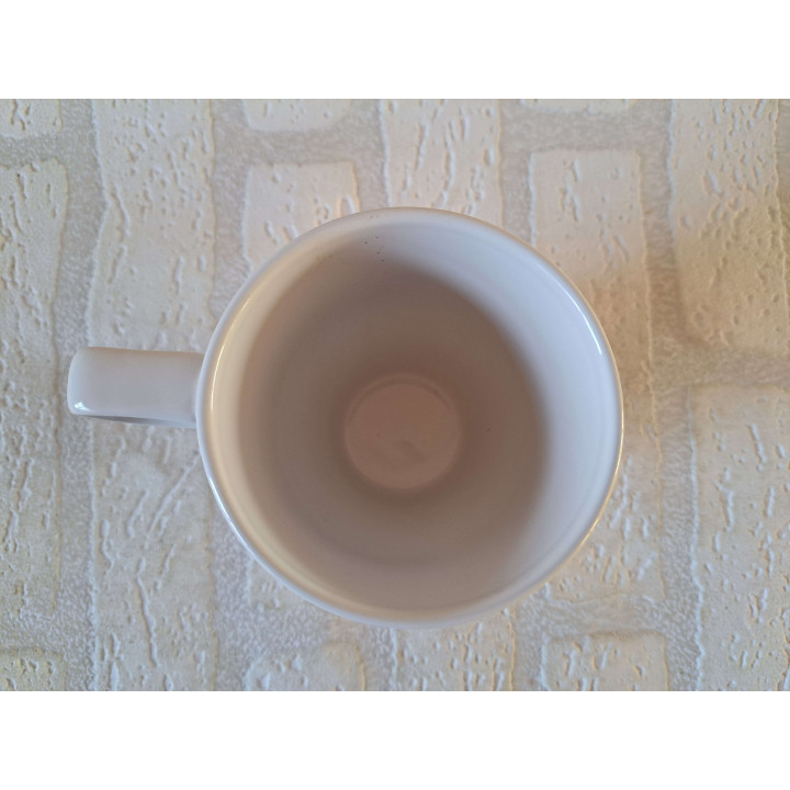 Beker met rode Volkswagen bus, porselein D8.5xH10cm - handgemaakt