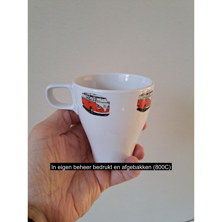 Beker met rode Volkswagen bus, porselein D8.5xH10cm