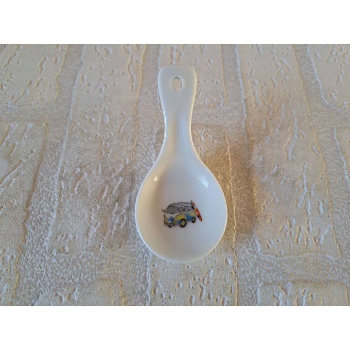 Amuselepel Volkswagen bus met surfplak, porselein 10x5x5cm - handgemaakt