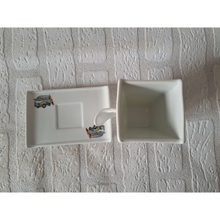 Kop en schotel Volkswagen met surfplank, porselein D7x H9cm - handgemaakt