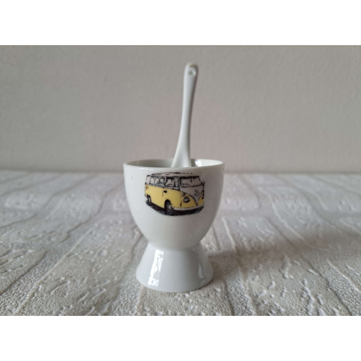 Eierdopje en lepeltje gele Volkswagen bus, porselein D5xH6cm - handgemaakt