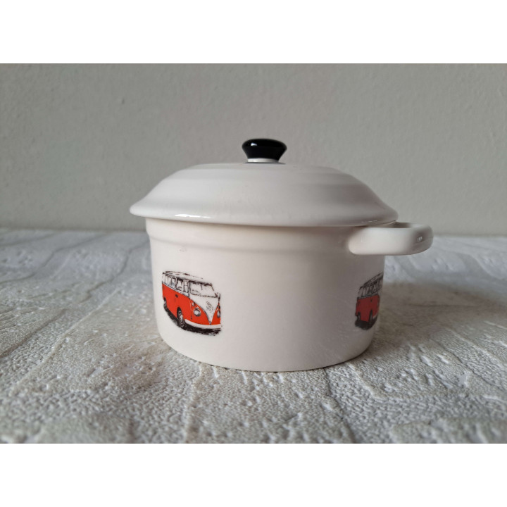 Stoofpotje 0.3L met Volkswagen bus, porselein D9xH8cm - handgemaakt