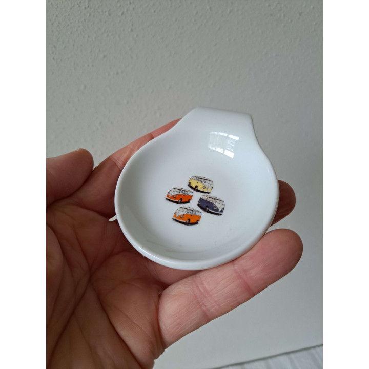 Amuseschaal met Volkswagen bussen, porselein 9x7x2cm - handgemaakt