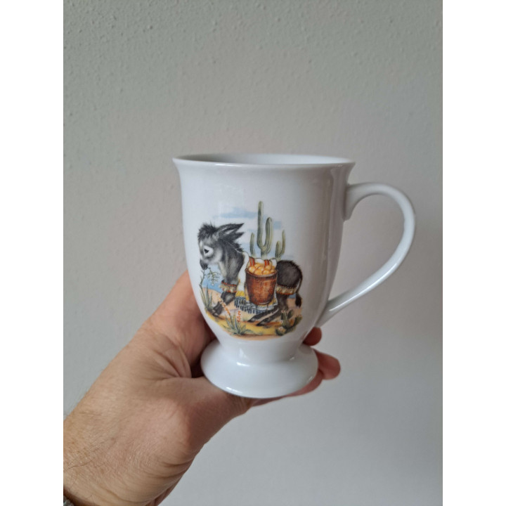 Beker mok met ezel en mandje, porselein D8.5xH11cm - handgemaakt