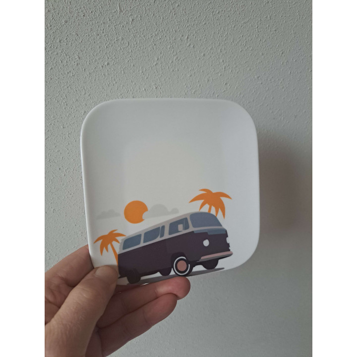 Ontbijtbord met Volkswagen en palmboom, porselein 15x15cm - handgemaakt