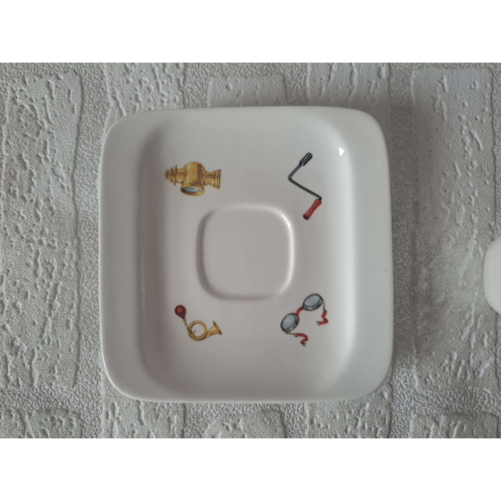 Kop en schotel Fiat 3 1/2 HP 1899, porselein 13.5x13.5x8.5cm - handgemaakt