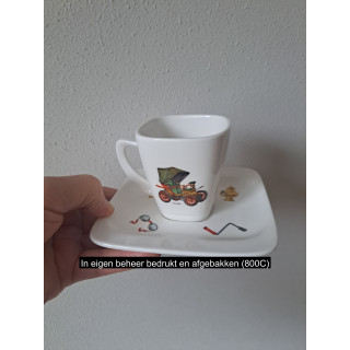 Kop en schotel Fiat 3 1/2 HP 1899, porselein 13.5x13.5x8.5cm