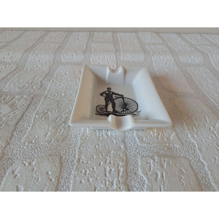 Hotelporselein asbak met oldtimer fiets afbeelding - handgemaakt