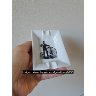 Asbak met hoge bi fiets, porselein 12x8.5x2.5cm