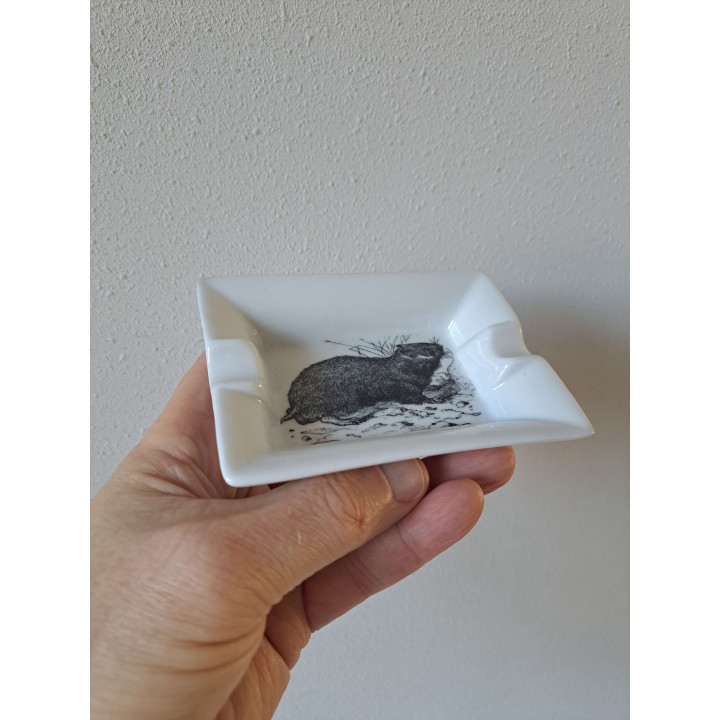 Asbak met Hamster, porselein 12x8.5x2.5cm - handgemaakt