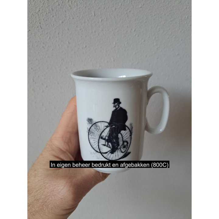 Beker mok met oldtimer fiets 1887, porselein D7.6xH9.5cm