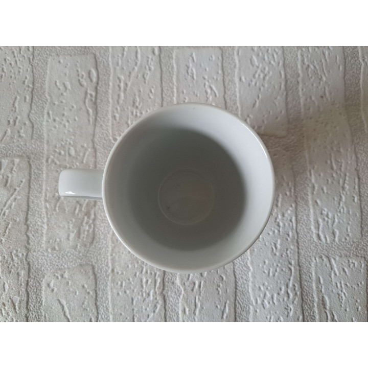 Beker mok met Postbode, porselein D8xH10cm - handgemaakt