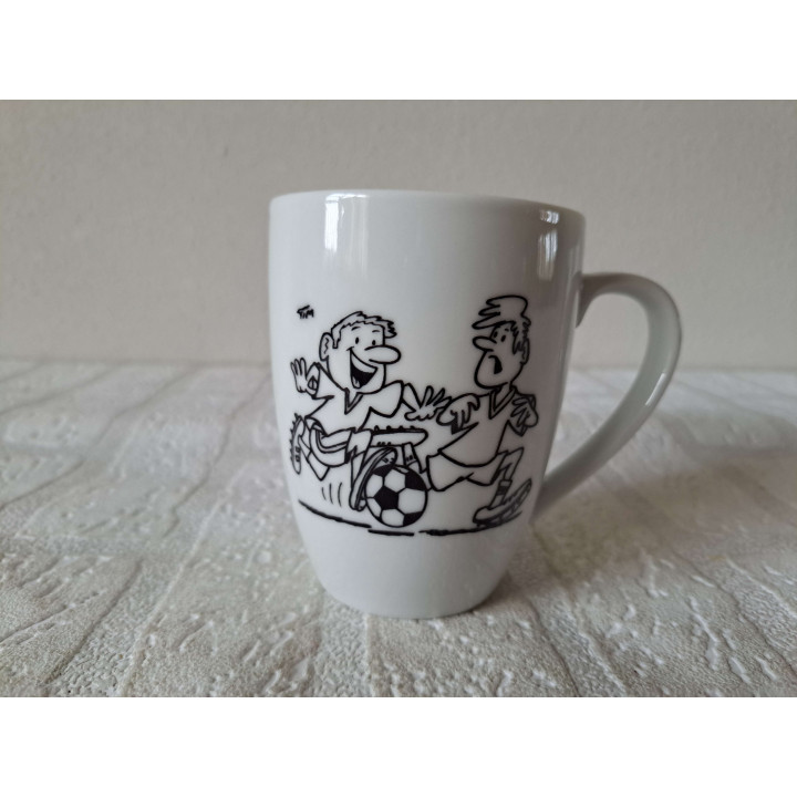 Beker mok met Voetbalspelers, porselein D8xH10cm - handgemaakt