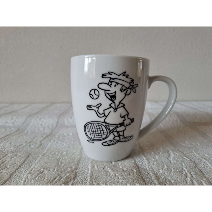 Beker mok met Tennisspeler, porselein D8xH10cm - handgemaakt