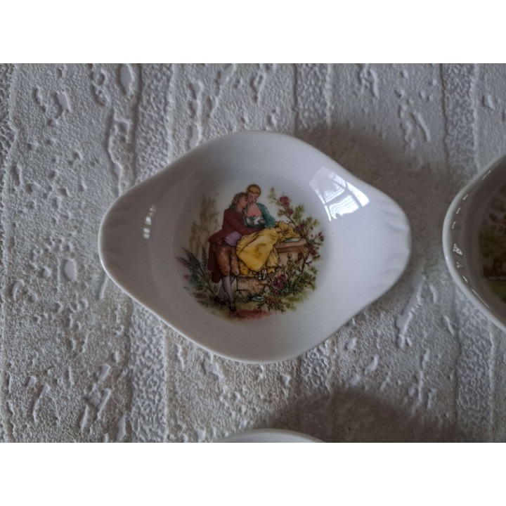 Amuseschaal met Romantisch tafereel, porselein 9x7x2cm - handgemaakt