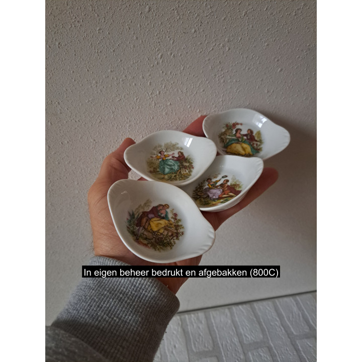 Amuseschaal met Romantisch tafereel, porselein 9x7x2cm