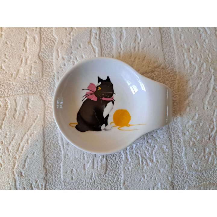 Amuseschaal met poes met breiwol, porselein 9x7x2cm - handgemaakt