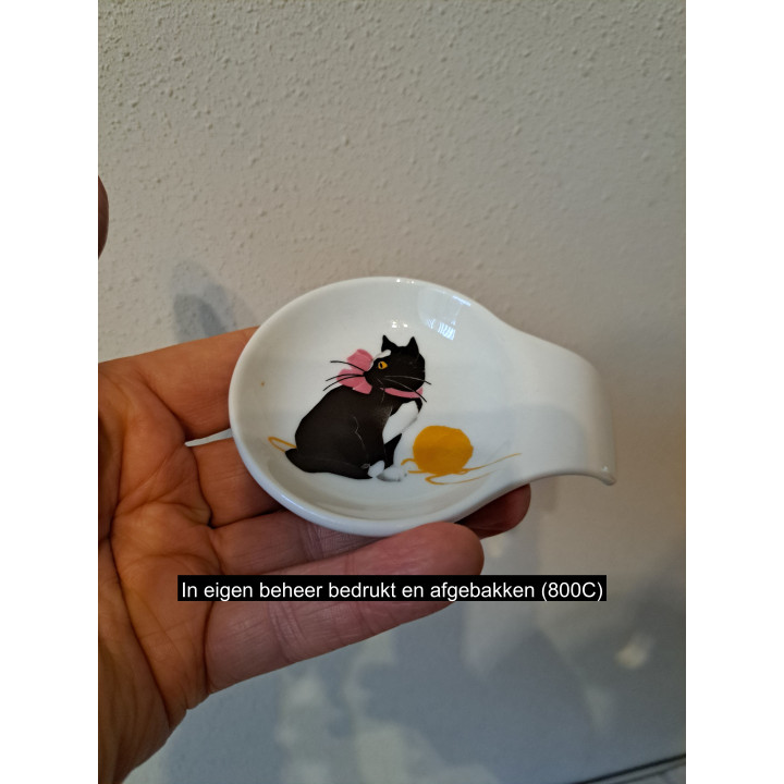 Amuseschaal met poes met breiwol, porselein 9x7x2cm