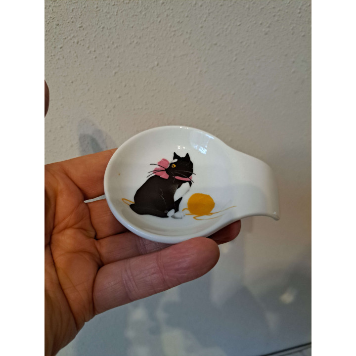 Amuseschaal met poes met breiwol, porselein 9x7x2cm - handgemaakt
