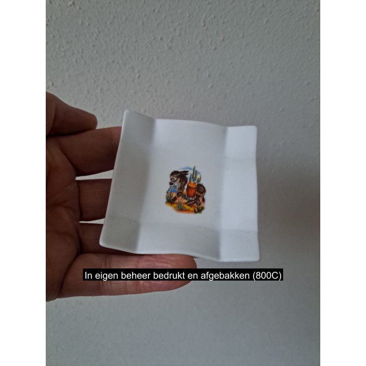 Amuse schaaltje met Ezel met mand, porselein 8x8x1.5cm