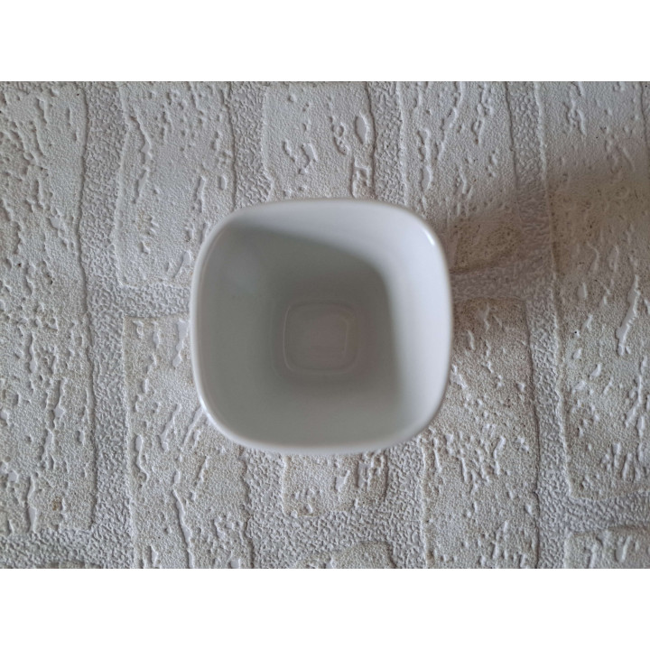 Bloempotje met Piguins met muts, porselein 6x6x6cm - handgemaakt