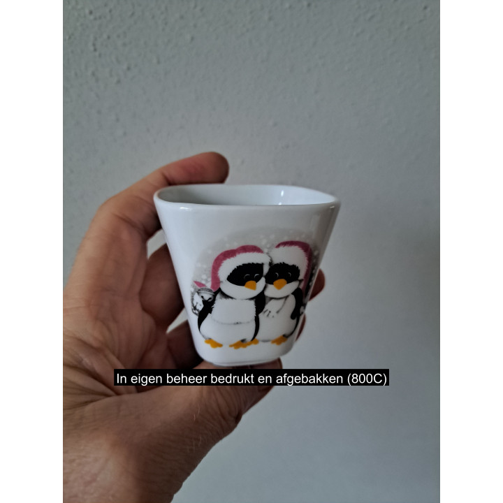 Bloempotje met Piguins met muts, porselein 6x6x6cm