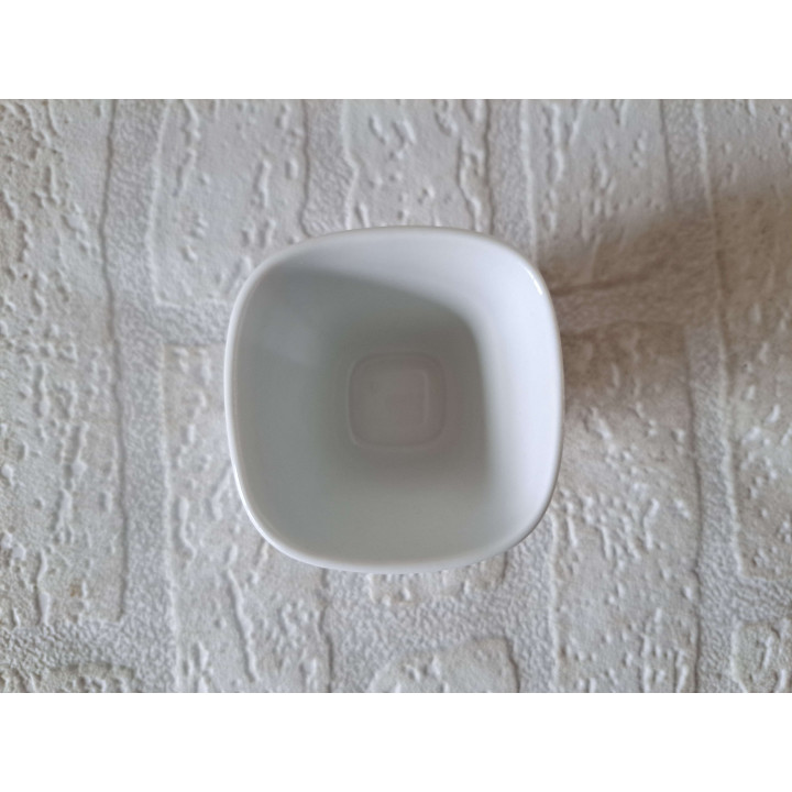 Bloempotje met Meisje drinkt thee, porselein 6x6x6cm - handgemaakt