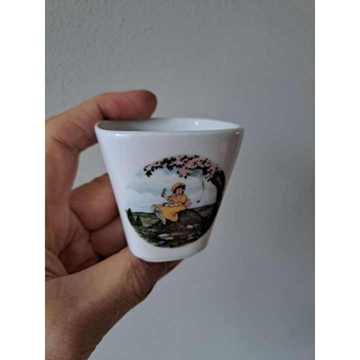 Bloempotje met Meisje drinkt thee, porselein 6x6x6cm - handgemaakt