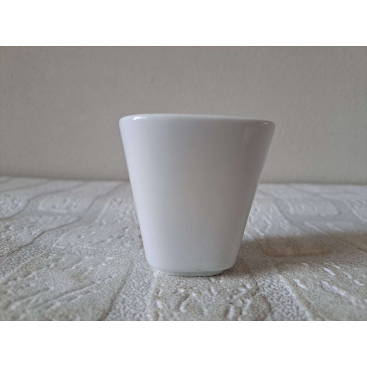 Bloempotje met Jongen met zwarte schaap, porselein 6x6x6cm - handgemaakt