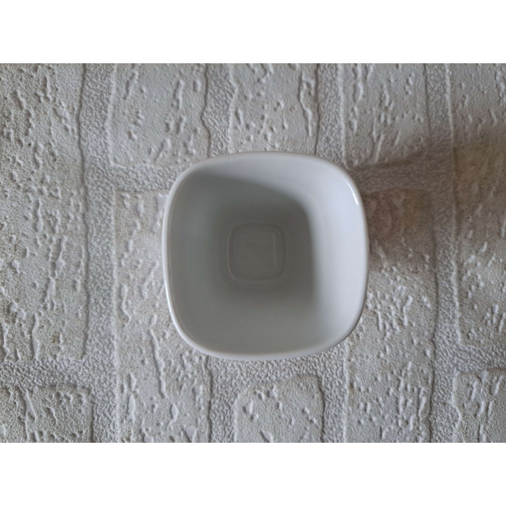 Bloempotje met Jongen met zwarte schaap, porselein 6x6x6cm - handgemaakt