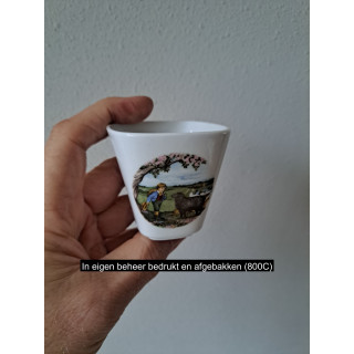 Bloempotje met Jongen met zwarte schaap, porselein 6x6x6cm