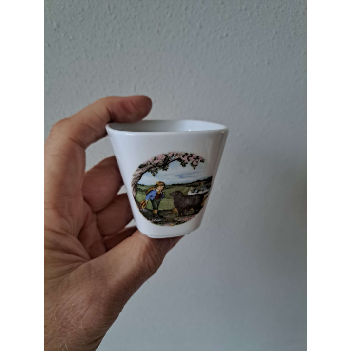 Bloempotje met Jongen met zwarte schaap, porselein 6x6x6cm - handgemaakt