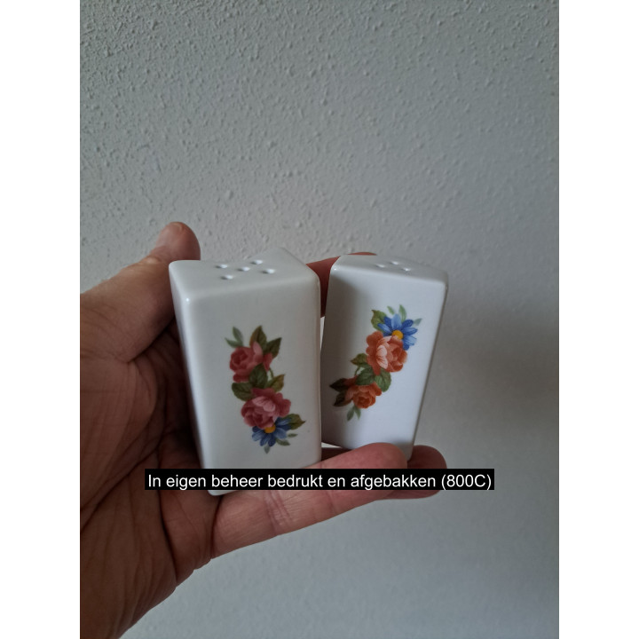 Rozen bloemen, peper en zoutstel, porselein 5x4x7cm