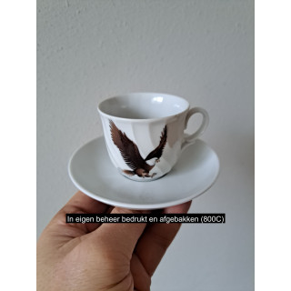 Kop en schotel met Adelaar vogel, porselein D11x67cm